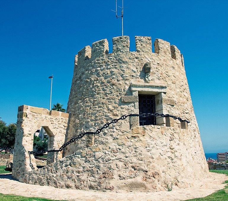 старая башня в торревьехе